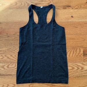 Lululemon Swiftly Tech Racerback Tank Top in Dark Grey - Size 4
